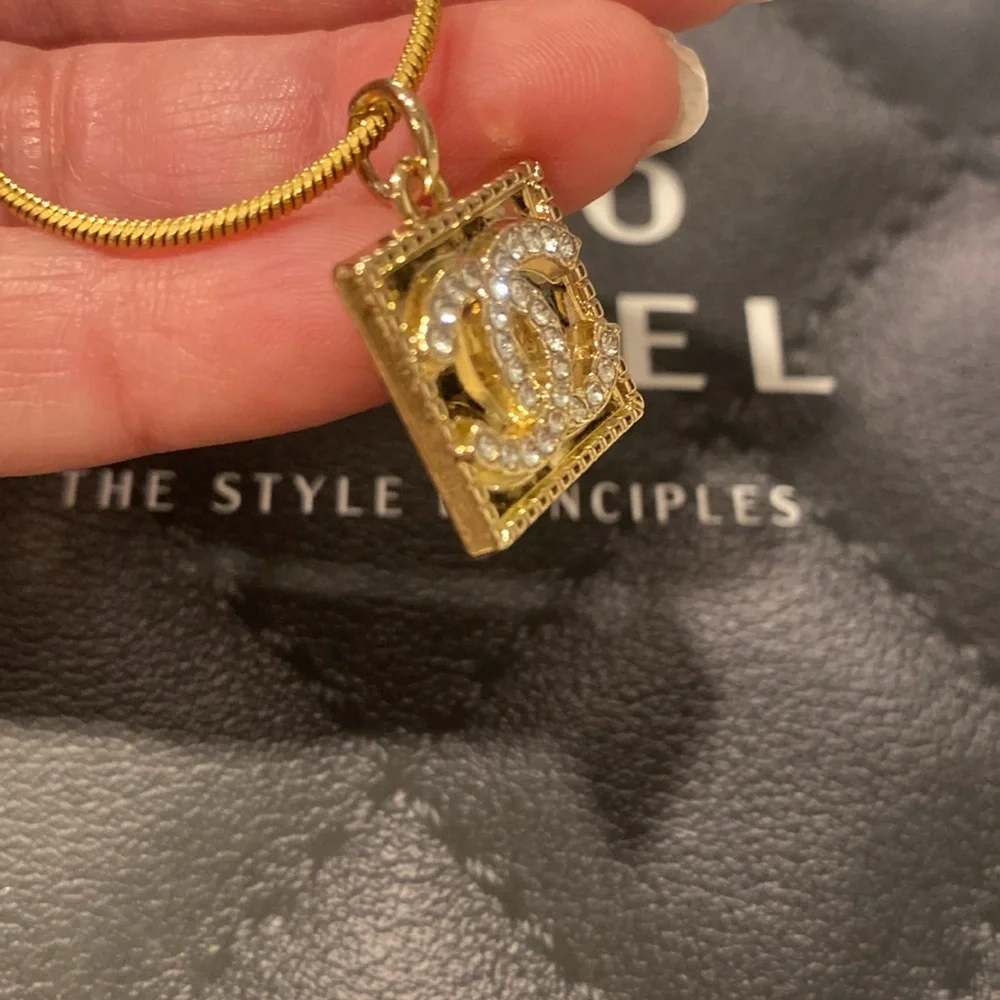 CHANEL stamped Zipper Pull Pendant - Picture 6 of 9